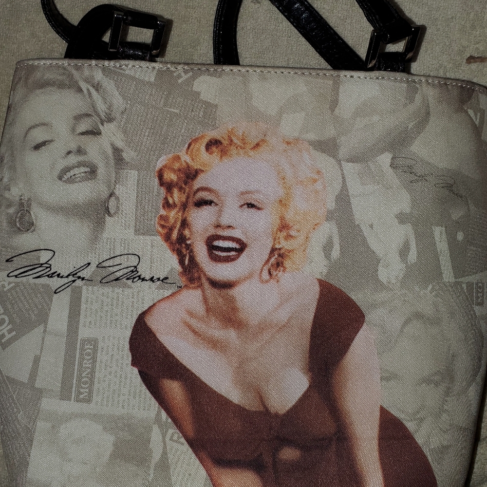 Marilyn Monroe Red and Black Tote Bag - Picture 3 of 10